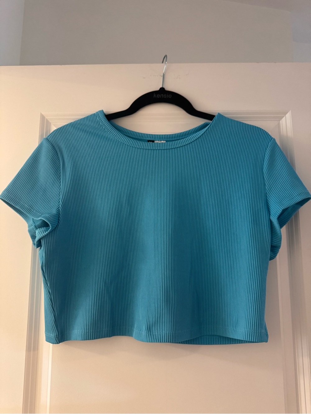Divided H&M Turquoise Crop Tee